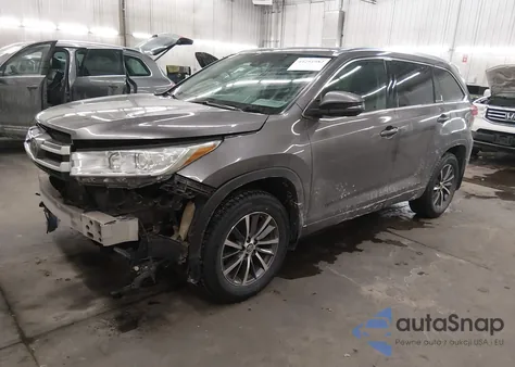 2018 Toyota Highlander Xle z USA, uszkodzony, nr VIN 5TDJZRFH7JS834907